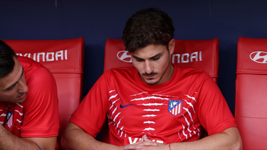 Julián Álvarez fue silbado por los hinchas del Atlético y quedó visiblemente afectado