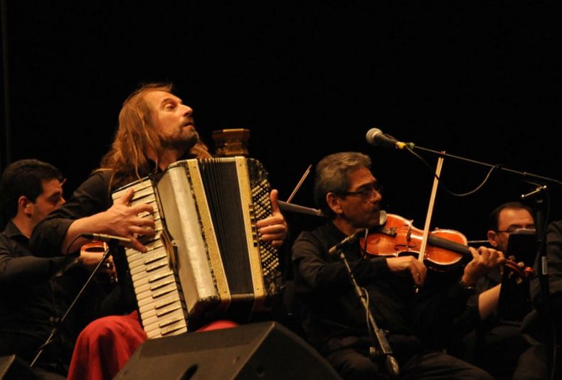 Chango Spasiuk y la Filarmónica