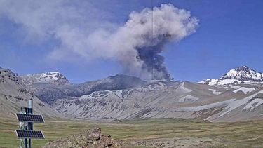 Volcán Peteroa (SEGEMAR).