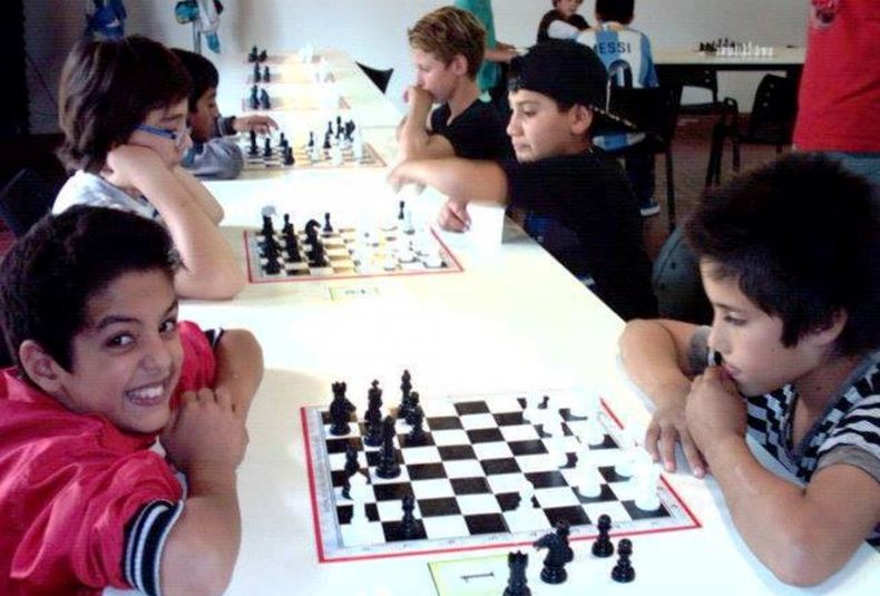15 En el Rotary Club de San Rafael se jugó el torneo Interact de ajedrez para Infantiles y Menores. Lunes 13 04 15
