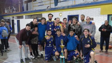 Básquet. Huracán, súper campeón, ganó su cuarto título consecutivo.&nbsp;