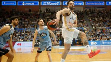 El cordobés Facundo Campazzo (ex Dallas Mavericks de la NBA) cumplió una destacada tarea, con una renta de 16 puntos