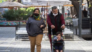 Sitio Andino | covid 19 mendoza, coronavirus mendoza, gente en la calle, pandemia, covid, gente, personas, aire libre, verano, clima, tiempo, mendoza,