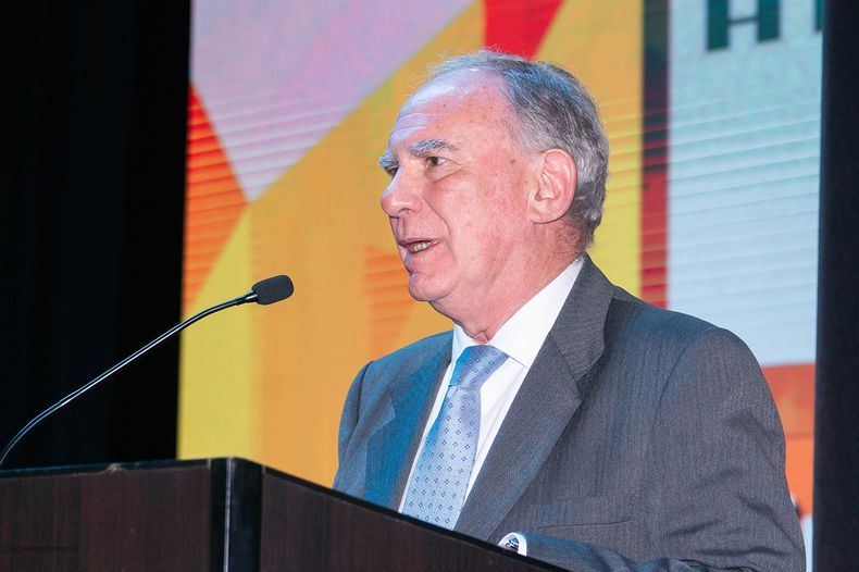  Luis Lucero, secretario de Minería, durante su discurso en Argentina Mining Cuyo en Mendoza.