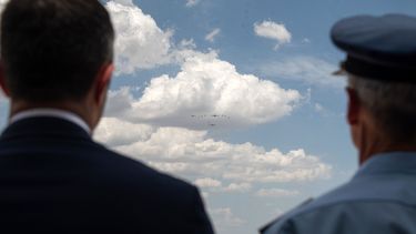 Luis Petri se despide con el vuelo de los F-16: adelantan la presentación por cuestiones climáticas. Luis Petri se despide con el vuelo de los F-16: adelantan la presentación por cuestiones climáticas.