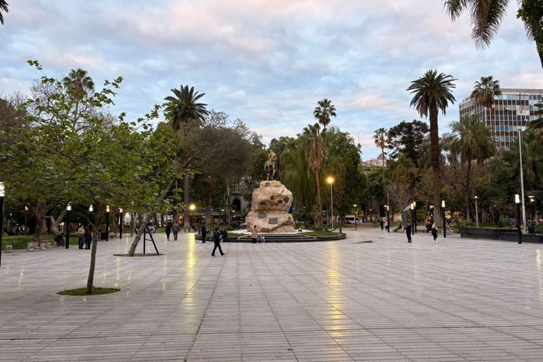 Plaza San Martín, un paseo histórico de Mendoza