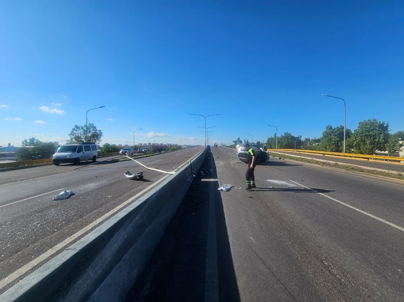 El accidente ocurrió a la altura de Salvador Civit, en Godoy Cruz, y generó restricciones en ambos sentidos. 
