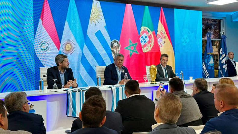 Sergio Massa, Claudio Tapia y Matías Lammens presentaron el partido inaugural de Mundial 2030.
