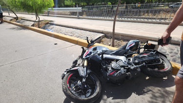 Una pareja en moto protagonizó un accidente fatal en la Costanera