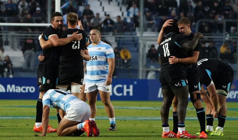 Los Pumas, otra vez, cayeron fatídicamente ante Inglaterra en San Juan