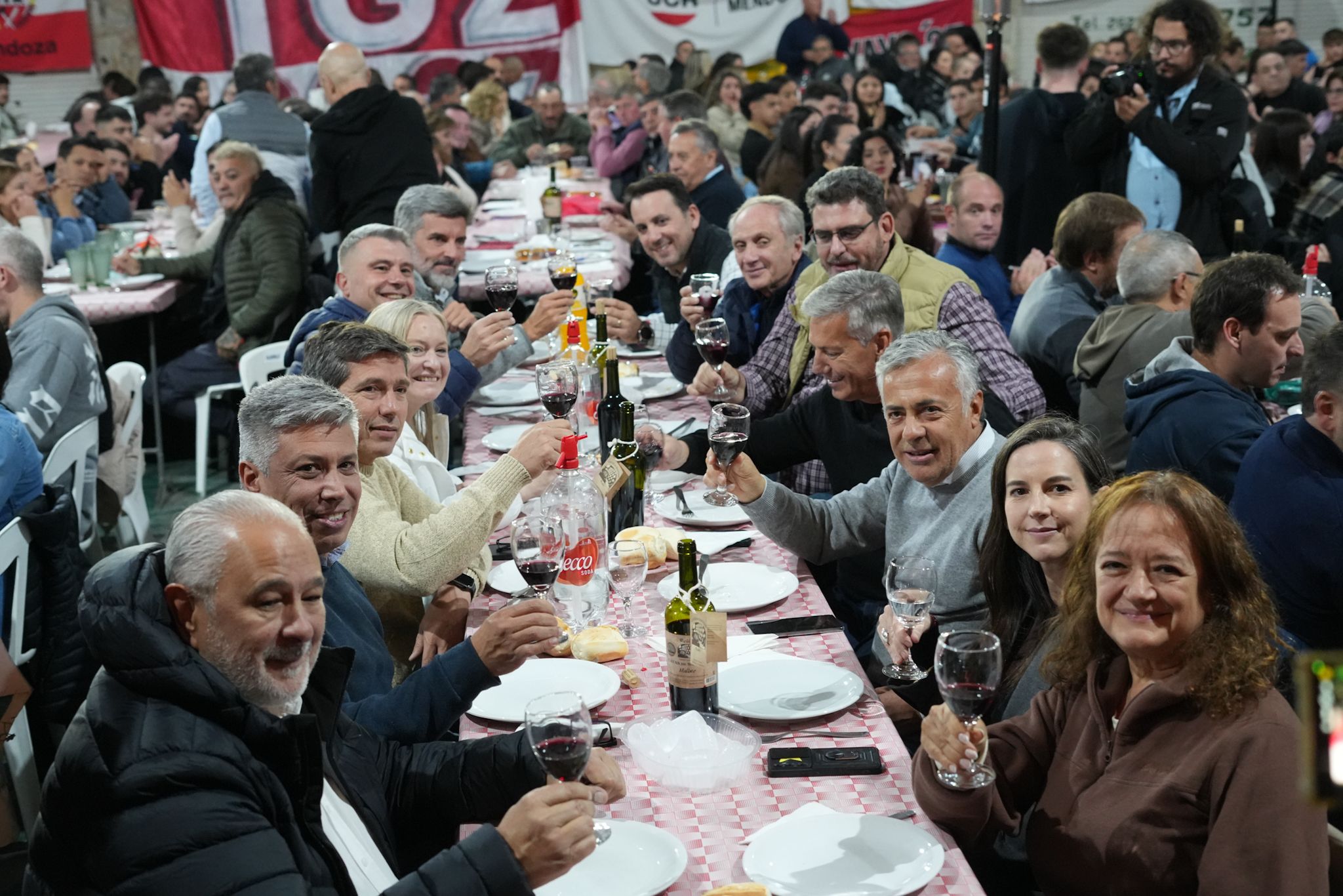 La dirigencia oficialista se juntó en Alvear en la previa de la Fiesta de la Ganadería. La dirigencia oficialista se juntó en Alvear en la previa de la Fiesta de la Ganadería.