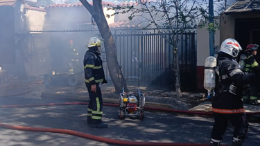 El incendio ocurrió en horas de la tarde sobre calle Jorge Newbery El incendio ocurrió en horas de la tarde sobre calle Jorge Newbery
