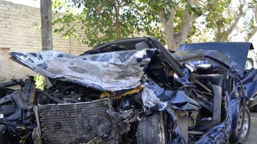 Sitio Andino | En este auto iban las dos víctimas fatales, y el hombre que terminó herido.