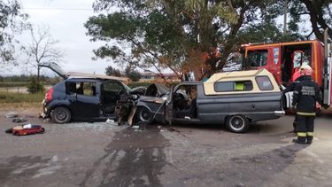 Accidente en Luján de Cuyo: los vehículos intervinientes fueron una camioneta Ford Ranchera y un Renault Sandero. Accidente en Luján de Cuyo: los vehículos intervinientes fueron una camioneta Ford Ranchera y un Renault Sandero.