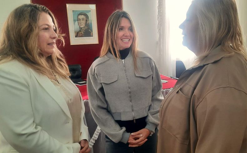 Griselda Petri junto a referentes de su sector en Malargüe.