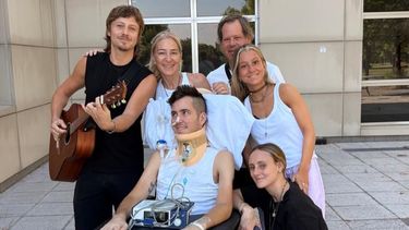 Con una sonrisa y acompañado de su familia, Juan Cruz Yacopini mostró cómo vive su recuperación Con una sonrisa y acompañado de su familia, Juan Cruz Yacopini mostró cómo vive su recuperación