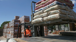 La venta de insumos para la construcción se mantuvo casi plana en julio