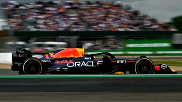El puntero Max Verstappen no detiene su andar.