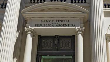 Las reservas del Banco Central caen 12,1% en mayo