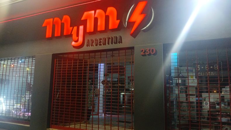 Uno de los locales víctima de robo, en pleno centro de Mendoza. 