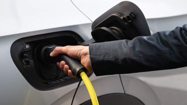 Los autos eléctricos ganan presencia en Mendoza, mientras se amplía la infraestructura de cargadores en estaciones de servicio, comercios y corredores turísticos.
