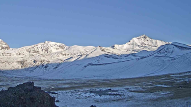 Mañana nevada en valles de Malargüe. Así luce volcán Planchón-Peteroa este sábado.