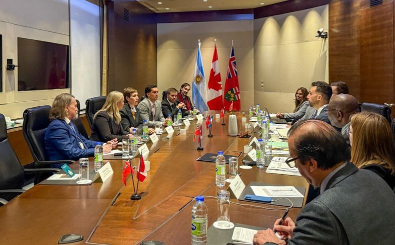 Reunión de la delegación mendocina con el ministro de Energía y Minas de Ontario, Stephen Lecce.