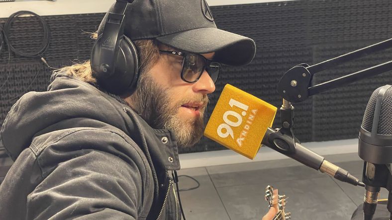 Benjamín Amadeo presentó su sencillo Sálvame.