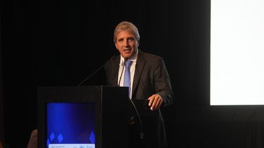 Luis Caputo en su paso por Mendoza anunció una incorporación en economía. Luis Caputo en su paso por Mendoza anunció una incorporación en economía.