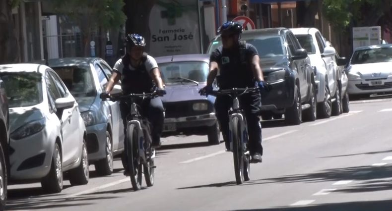 Los bici policías circulan en las zonas rurales de Tupungato.