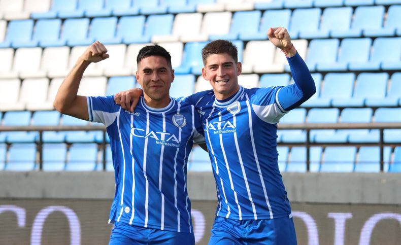 Pino y Badaloni festejan el segundo del Tomba que goleó a El Porvenir por Copa Argentina de Fútbol