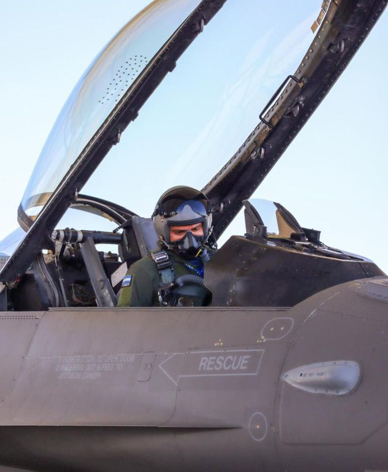 F-16 argentinos: pilotos de la Fuerza Aérea ya vuelan solos los cazas en Estados Unidos.