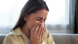 Crecen las enfermedades respiratorias con la llegada del frío: en qué se diferencian del resfrío de verano