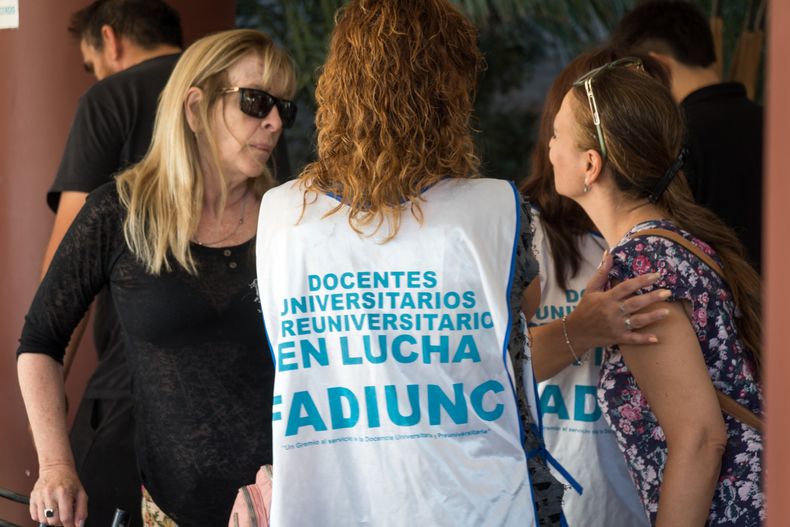 Los gremios nucleados en el Frente Sindical de Universidades Nacionales establecieron una nueva medida de fuerza. El impacto en la UNCuyo.
