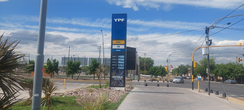 Así quedaron los precios de naftas y gasoil de YPF en Mendoza tras el último aumento previo a la asunción de Milei