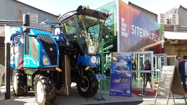 New Holland presentó la cosechadora Braud 9070L, el nuevo modelo diseñado para la vitivinicultura New Holland presentó la cosechadora Braud 9070L, el nuevo modelo diseñado para la vitivinicultura