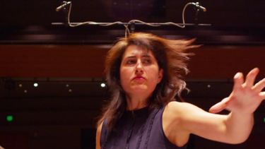 La compositora Lucía Caruso y Pedro Da Silva, artistas que viven en Estados Unidos, llegan para fusionarse con la Orquesta Barroca de Mendoza en el Teatro Independencia.