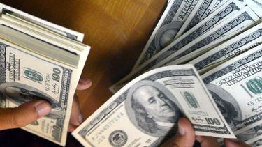El dólar blue rebotó $13 y superó los $160