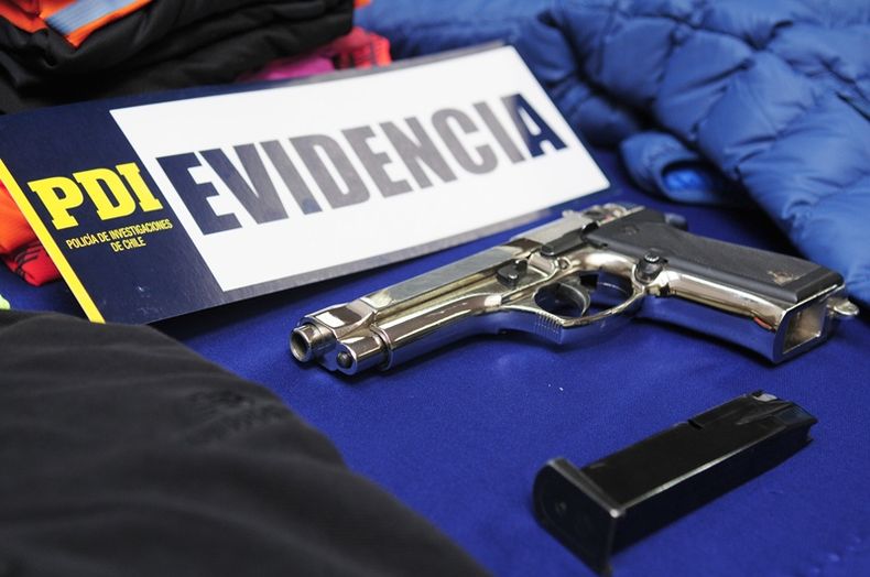 El arma retenida al turista mendocino en Chile.