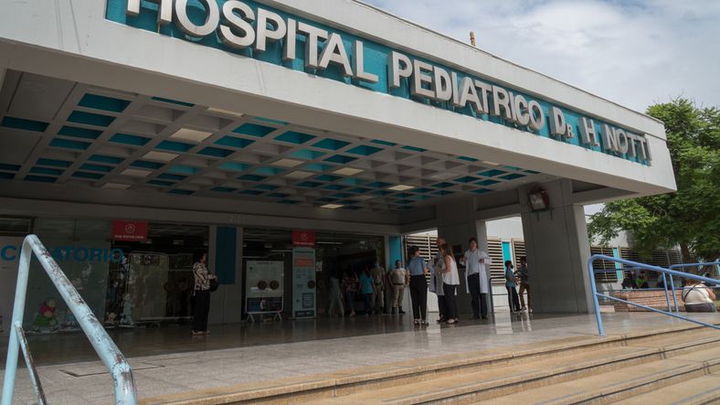 La menor está internada en el hospital Notti