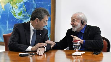 Massa anunció un acuerdo de financiamiento con Brasil