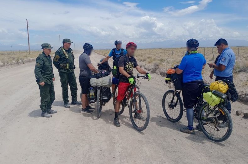 Operativo de búsqueda exitoso al este de Malargüe (Foto gentileza G.N.).