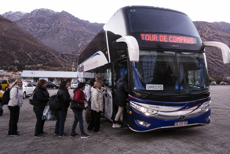 Menos mendocinos cruzan a Chile y menos chilenos llegan a Mendoza: ¿qué cambió en los tours de compras?