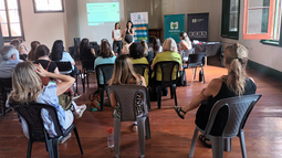 Charla sobre mujer emprendedora en la Ciudad.