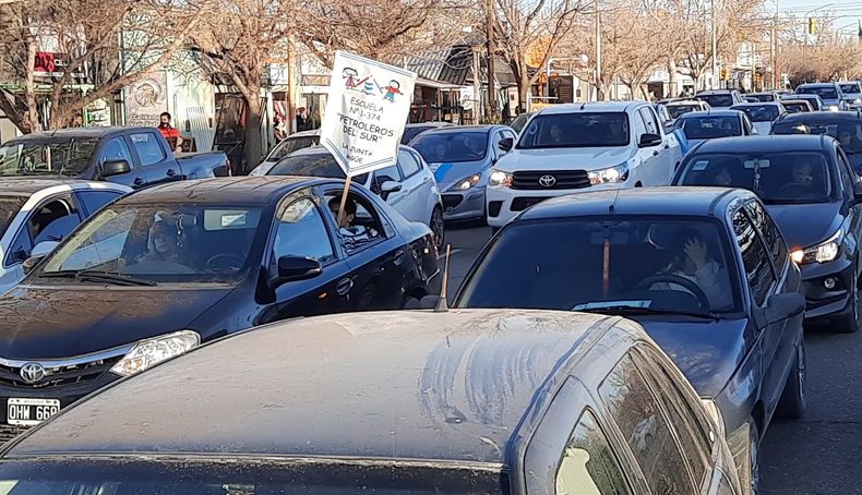 El caravanazo de ayer se extendió por varias cuadras.