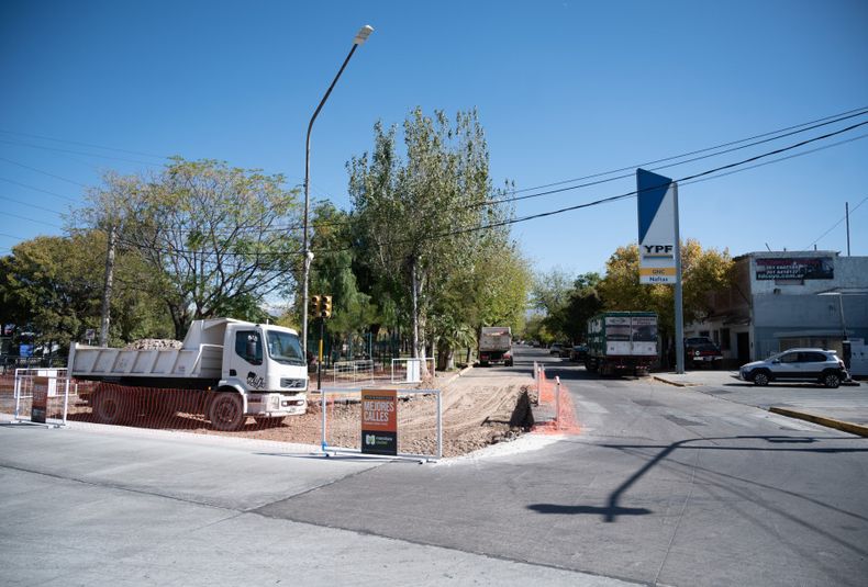 Mariano Moreno y Paso de los Andes