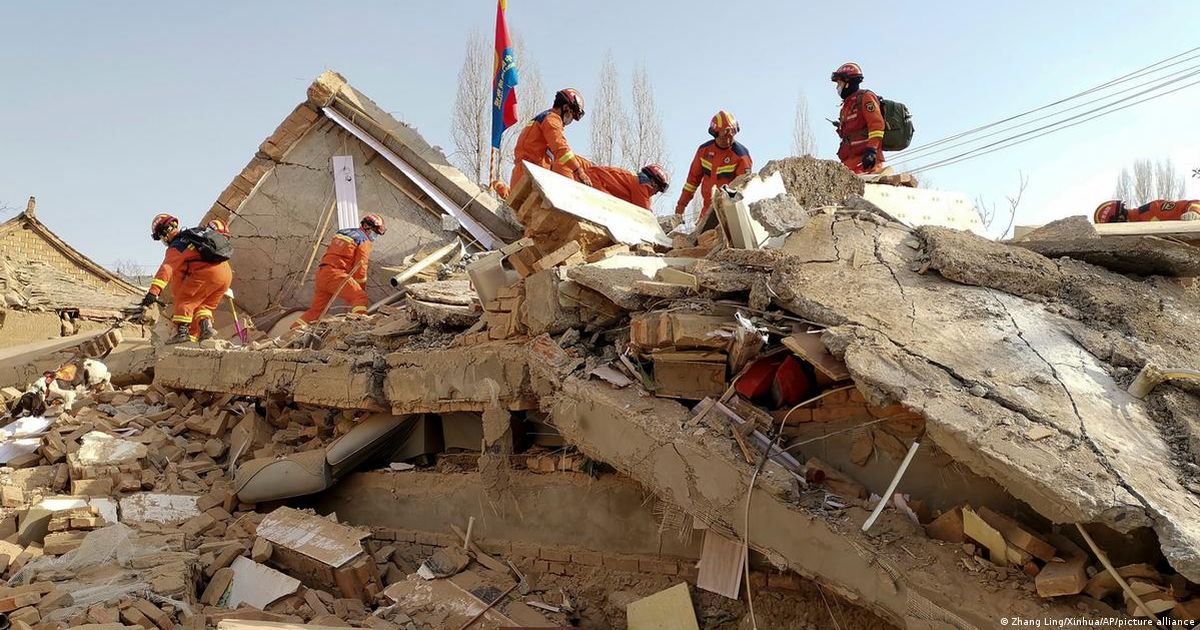 Las imágenes del potente terremoto en China 127 muertos