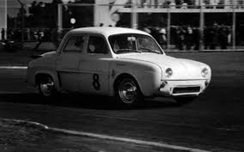 La historia de vida de Carlos Mansilla tiene un capítulo dedicado a los autos de competición.
