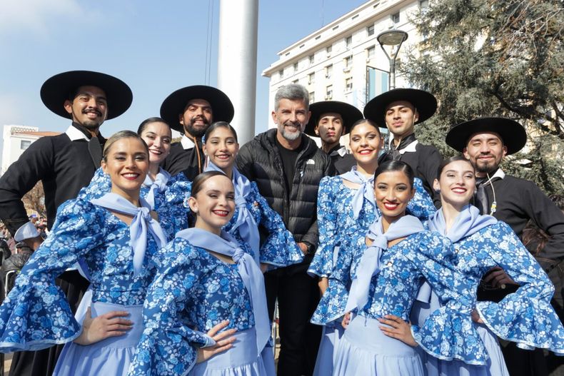 Más de 10 mil personas celebraron el Día de la Independencia con una peña folclórica en el Parque Cívico