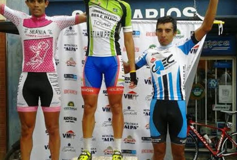 15 16ta. Vuelta Gral. Alvear.Podio 1era. Etapa. Iván Escudero (2º) Federico Vivas (1º) Adrián Chávez (3º) Viernes 13 03 15